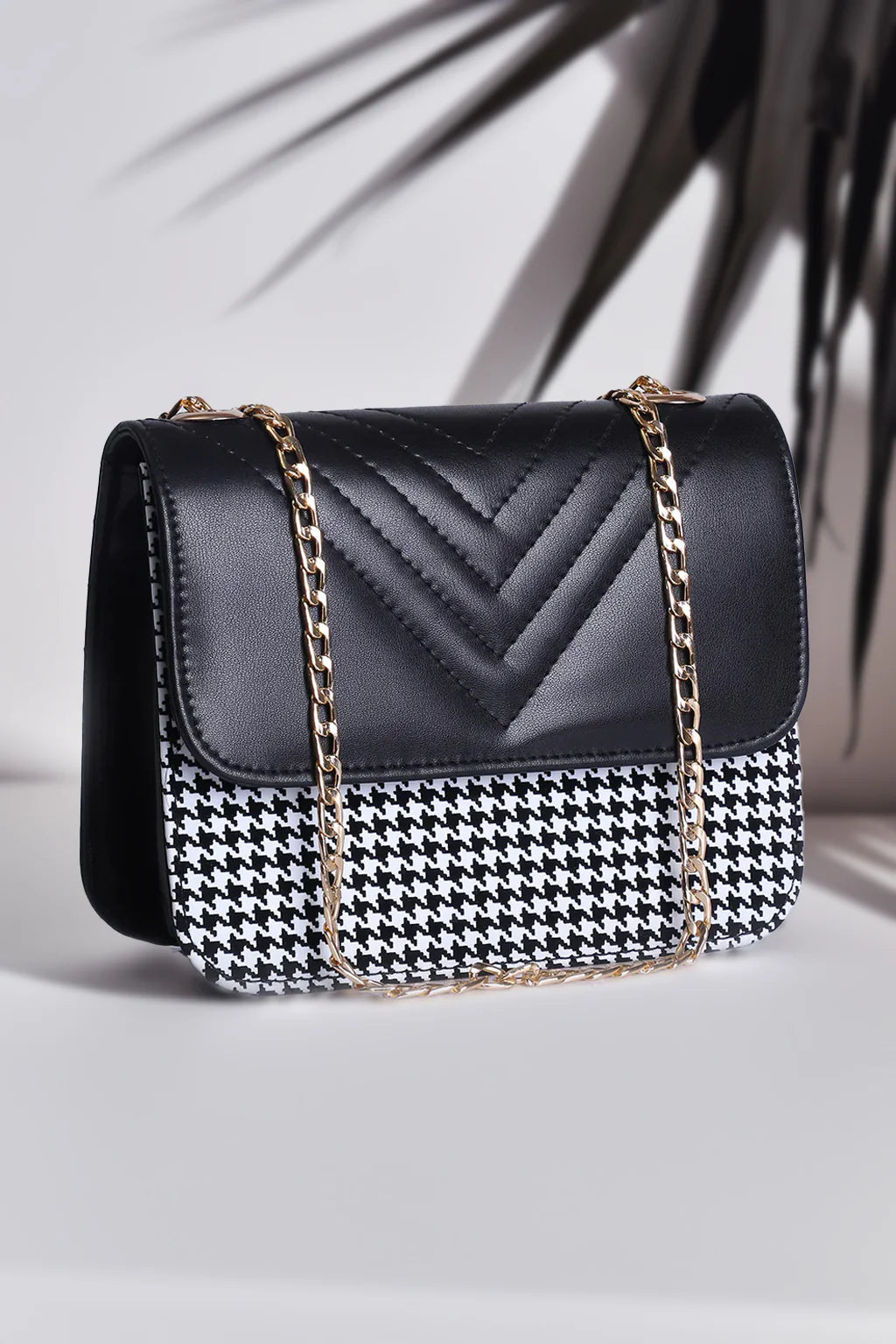 Culture Shoulder Bag ChevronFlap - Black