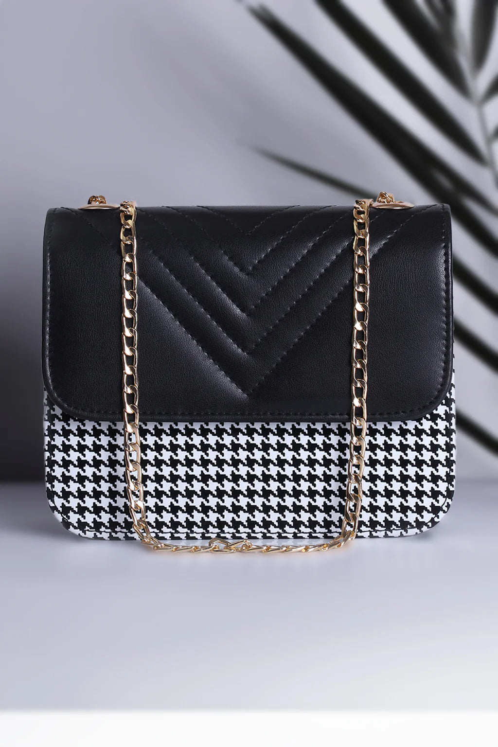 Culture Shoulder Bag ChevronFlap - Black