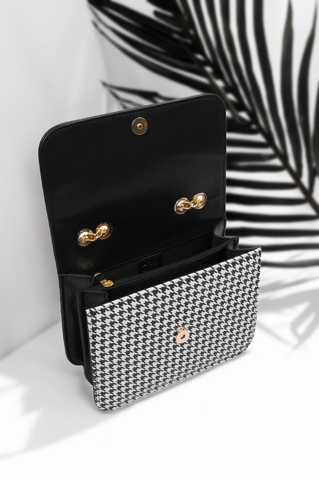 Culture Shoulder Bag ChevronFlap - Black