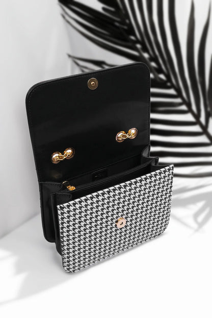 Culture Shoulder Bag ChevronFlap - Black